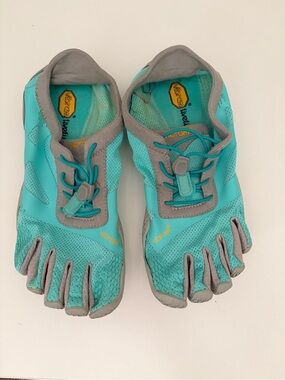 Vibram Womens Aqua and Gray FiveFingers Toe Shoes